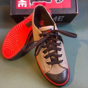 W’s: 6.5, M’s: 5 •Chrome Industries• Kursk-Cordura Grey Red Sole Cycling Sneaks